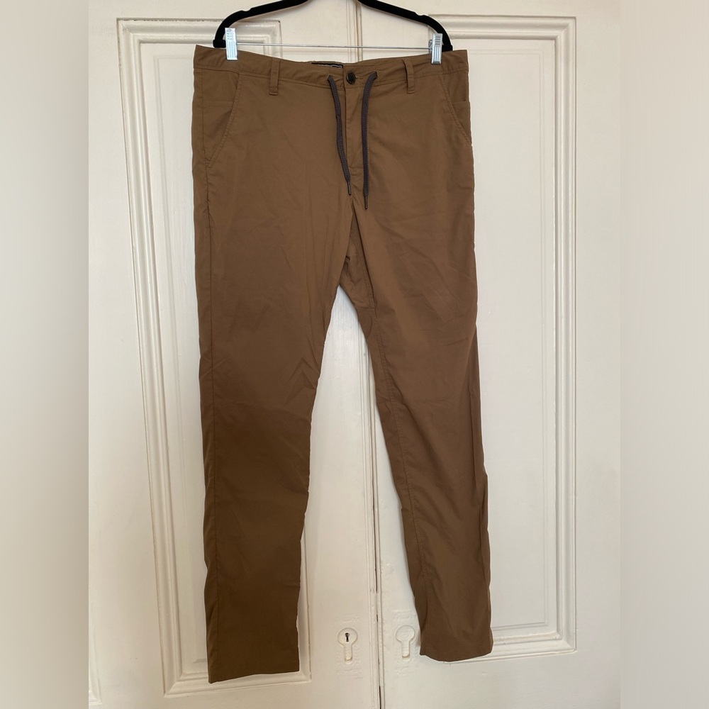 686 Everywhere featherlight chino pant.